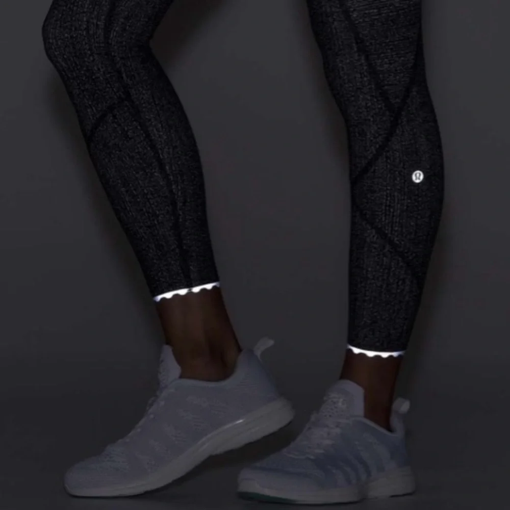 LULULEMON NWT 2 XS Tight Stuff Leggings Pants Fitness Gym workout yoga Pilates - Picture 3 of 12